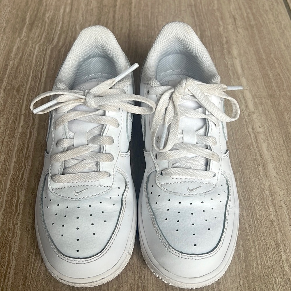 Kids white air forces size 1.5